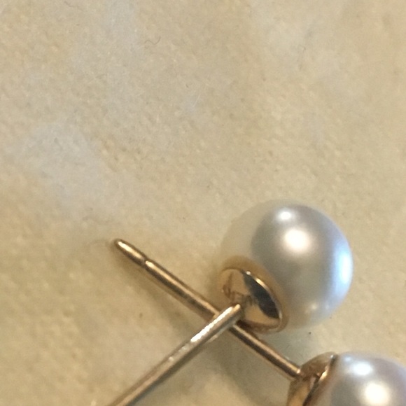 SOLD James Avery 14k yellow gold pearl earrings - Picture 4 of 5